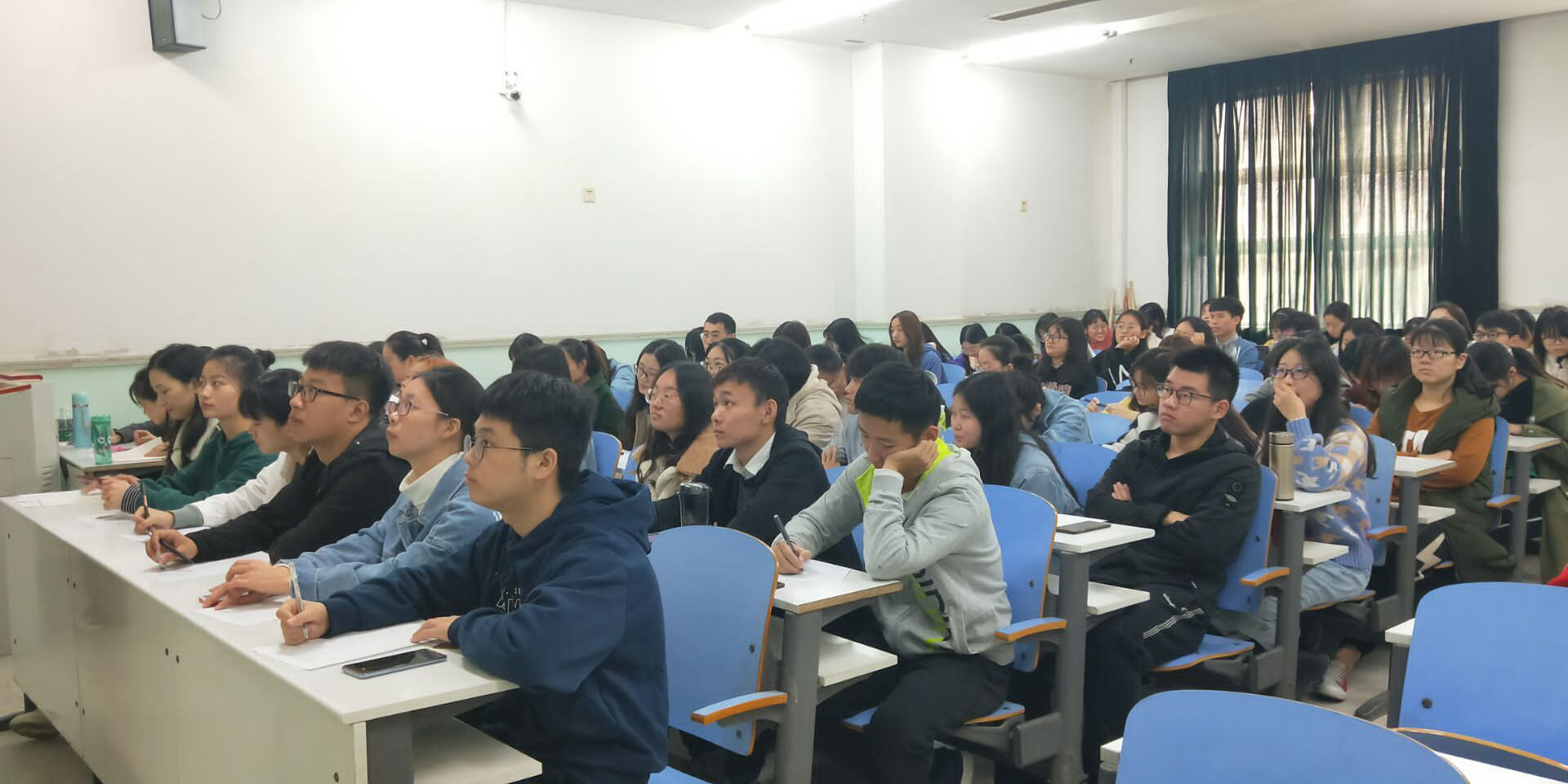 色漫天堂
开展“党员讲先进”活动