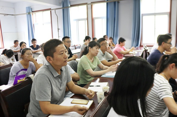 北京市农林科学院蔬菜研究中心温常龙副研究员应邀为色漫天堂
师生做学术汇报