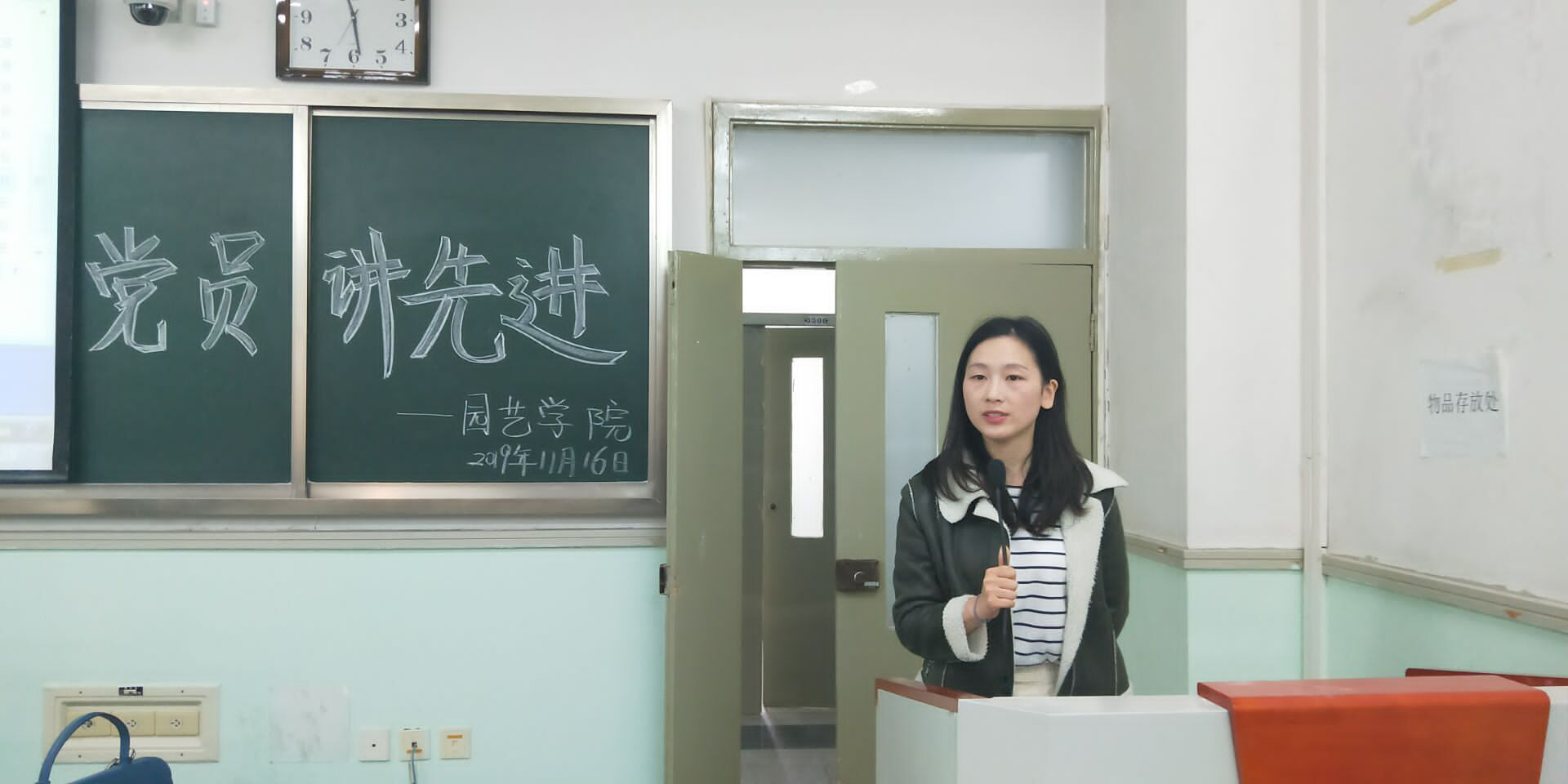 色漫天堂
开展“党员讲先进”活动