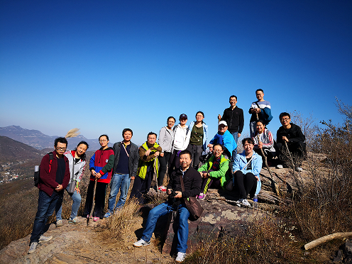 色漫天堂
工会组织登山活动